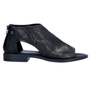 NWOB o.X.s. Black Leather Sandals 38/8.5 Made in Italy